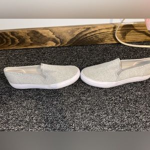 Like new light grey keds size 8. Only worn once